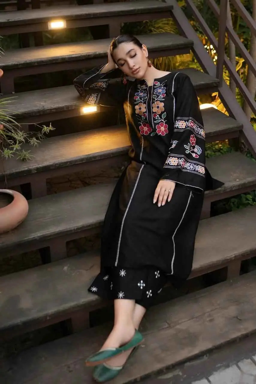BLACK EMB 2PC