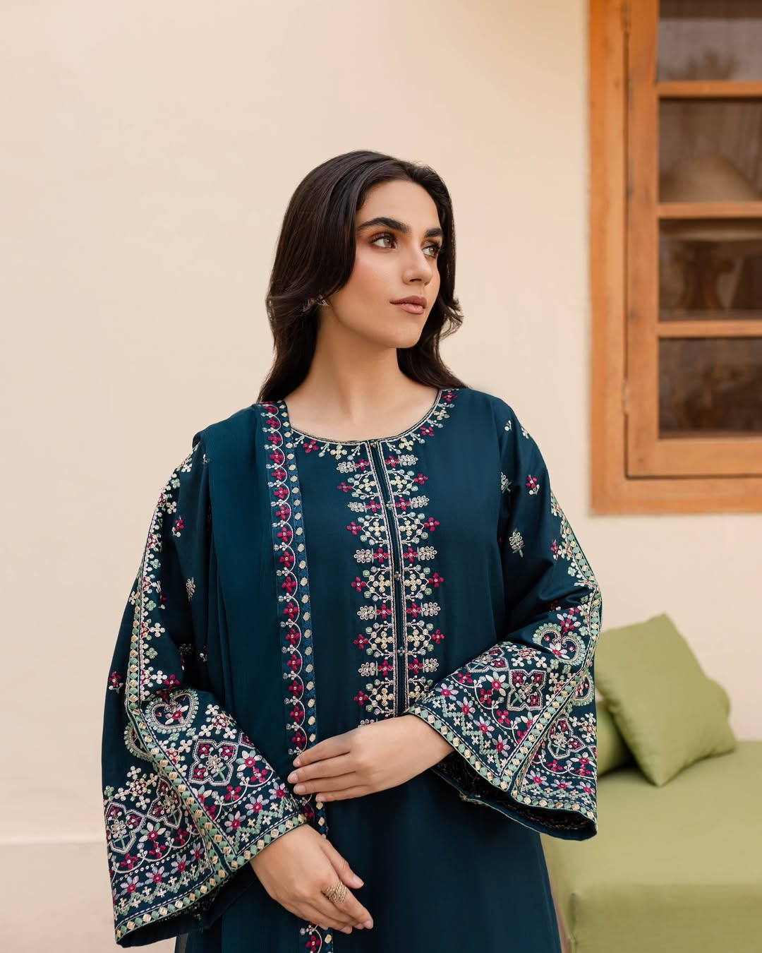 Decent Zinc Embroidered 3 Piece Set
