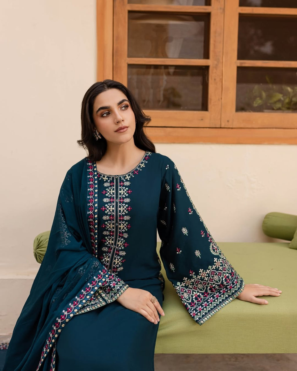 Decent Zinc Embroidered 3 Piece Set