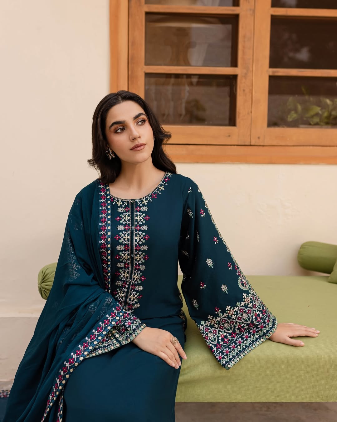Decent Zinc Embroidered 3 Piece Set