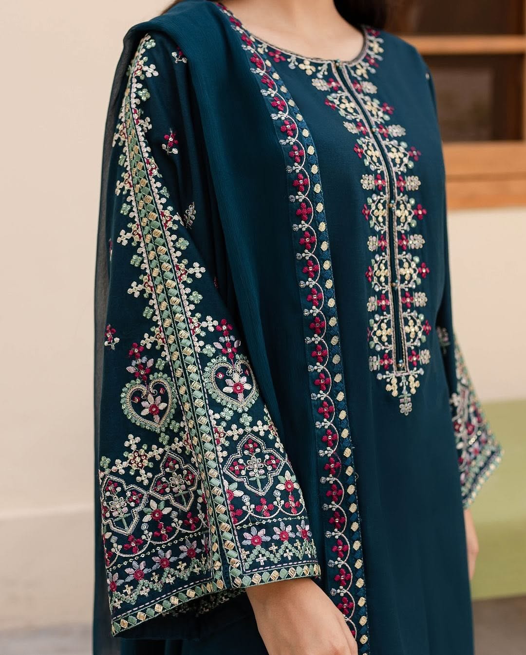 Decent Zinc Embroidered 3 Piece Set