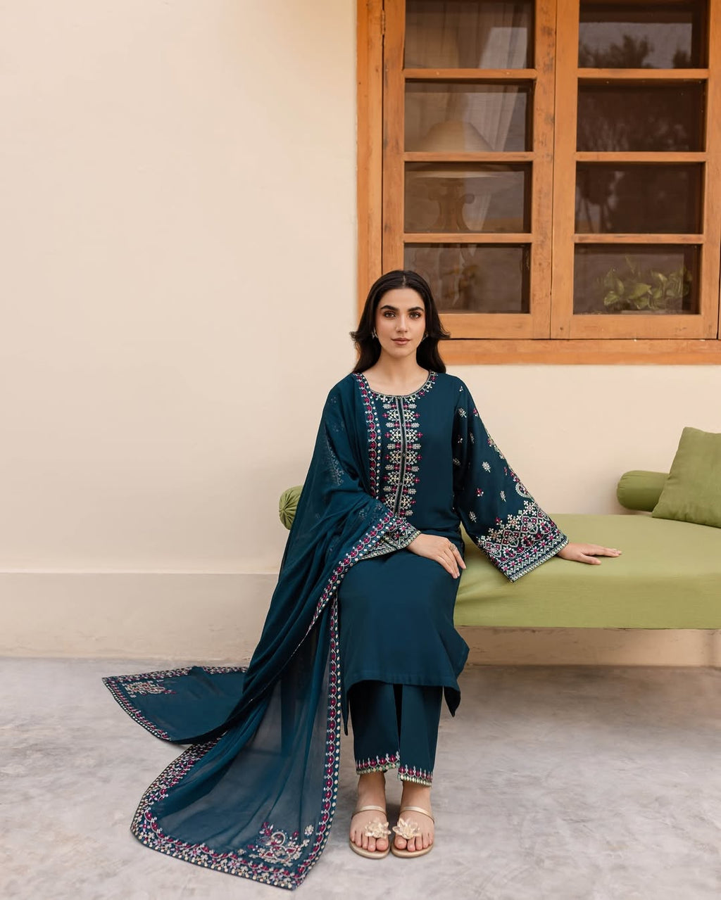 Decent Zinc Embroidered 3 Piece Set